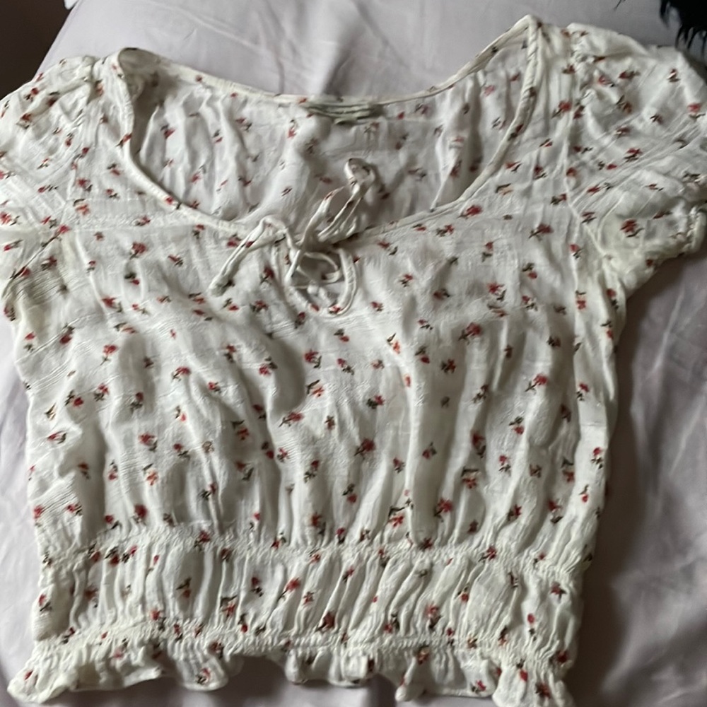 White floral print crop top